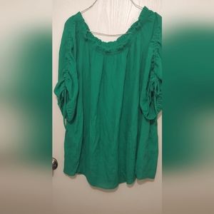 Women's plus size top Green in color 18/20 Cato brand thin material